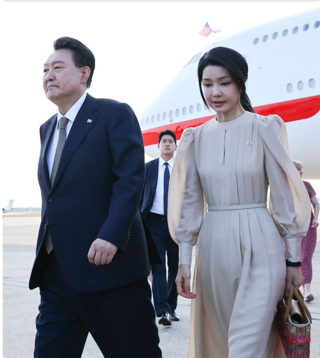 leyucom乐鱼官网,韩国第一夫人闪耀美国!穿薄纱裙搭配低马尾美得清新脱俗