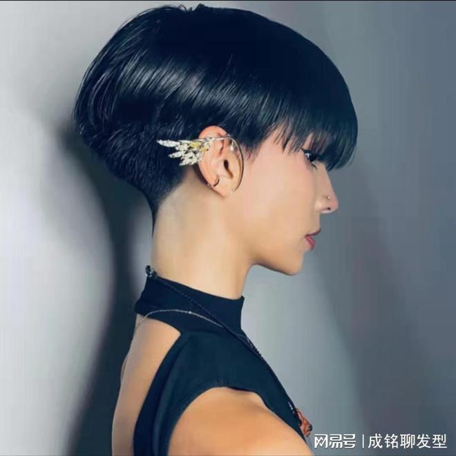 乐鱼最新版本下载,短发女神来袭!8款酷炫短发让你秒变时尚icon!