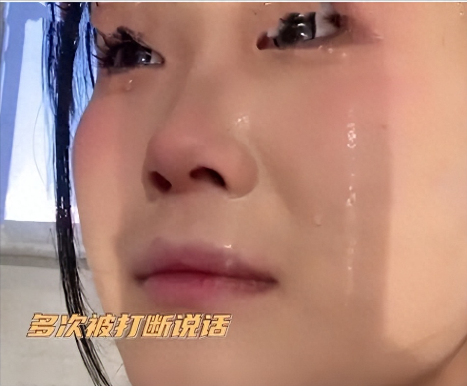 乐鱼最新版本下载,重庆女孩化妆被母亲骂哭一点情面都不留网友:不敢相信是亲妈
